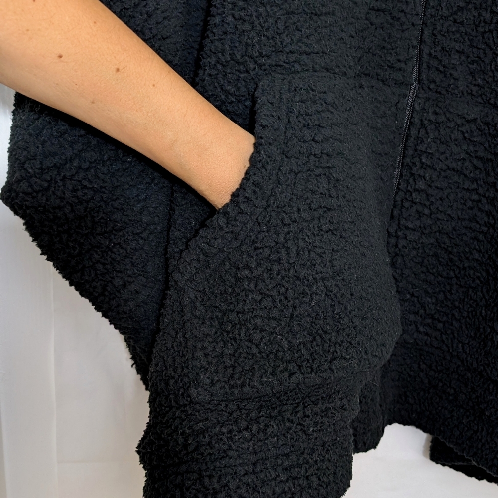 Offline By Aerie Black Sherpa Hooded Poncho - Picture 4 of 9